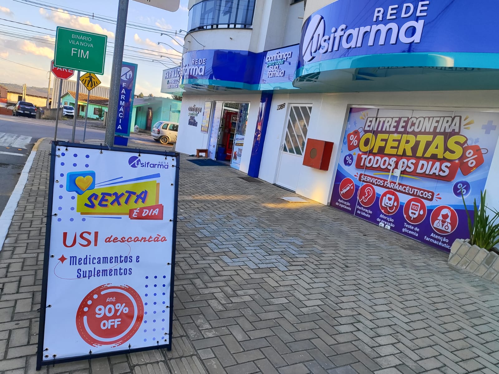 Fachada da Usifarma durante o dia