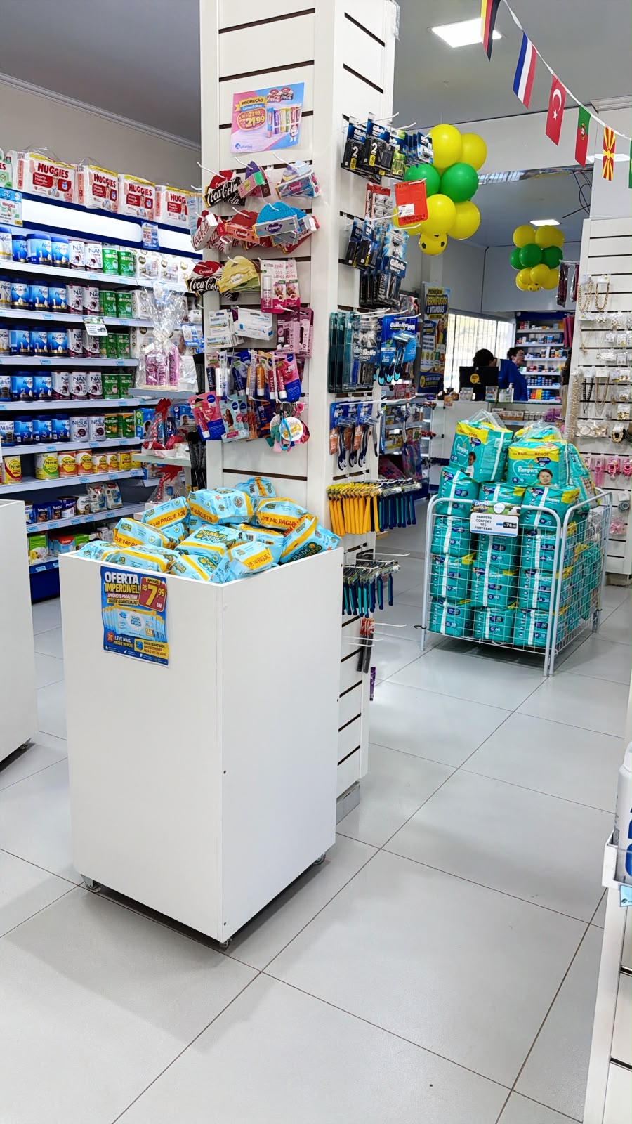 Corredores e produtos da Usifarma